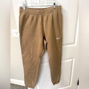 Men’s khaki joggers